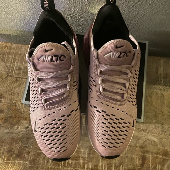 Athletic shoes - Picture 3 of 3